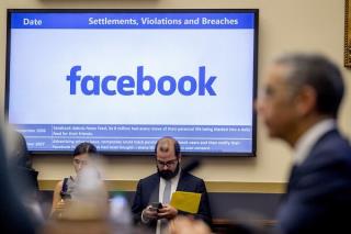 فیسبوك حساب های جعلی افسران آمریكایی را حذف می كند